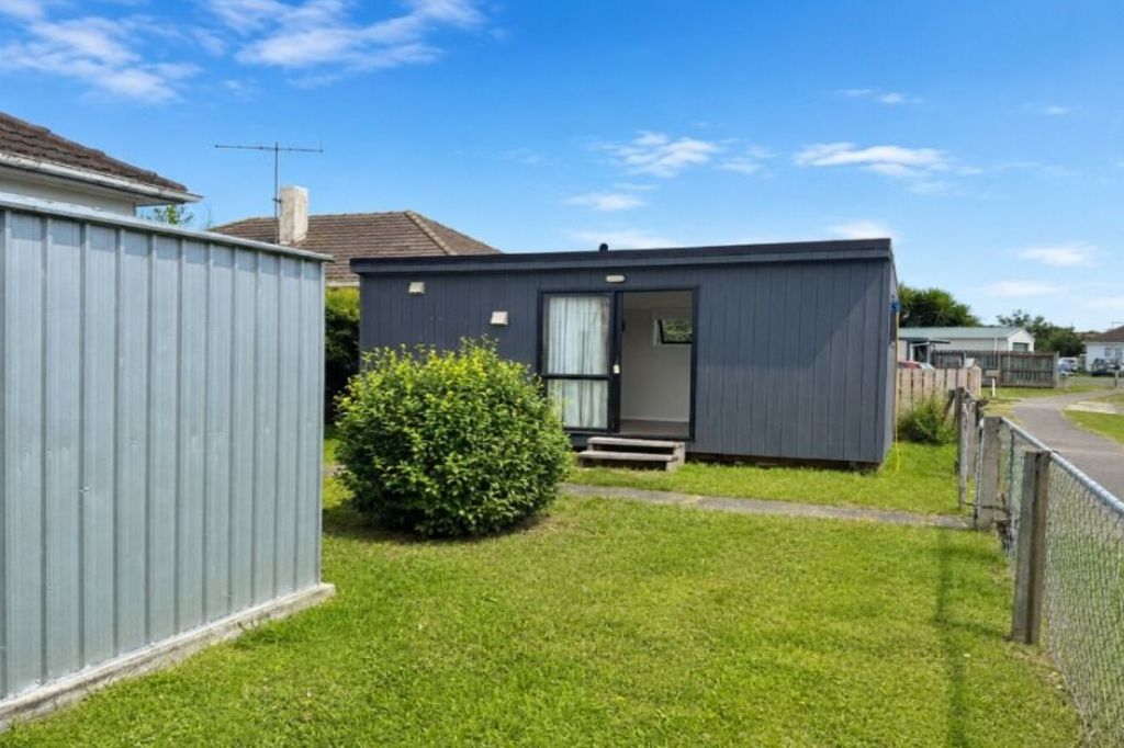 Modern Studio Living in a Peaceful Location 1