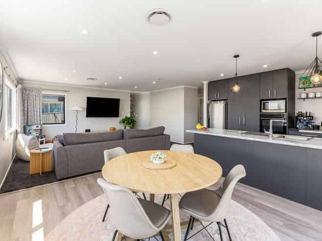 4A Davis Grove, Pencarrow Head