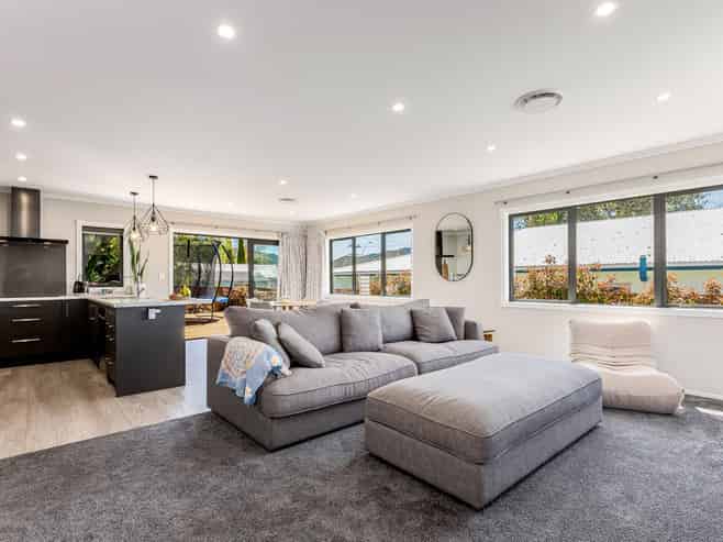 4A Davis Grove, Pencarrow Head