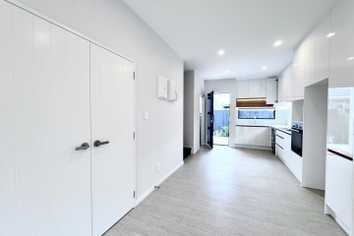 11/72  Taikata, Te Atatu Peninsula