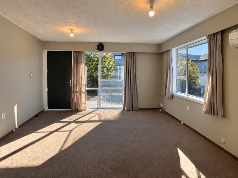 EDGEWARE - 2 BEDROOMS, SINGLE GARAGE, HEAT PUMP 4