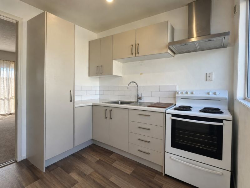 EDGEWARE - 2 BEDROOMS, SINGLE GARAGE, HEAT PUMP 2