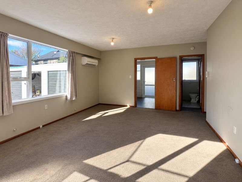 EDGEWARE - 2 BEDROOMS, SINGLE GARAGE, HEAT PUMP 5