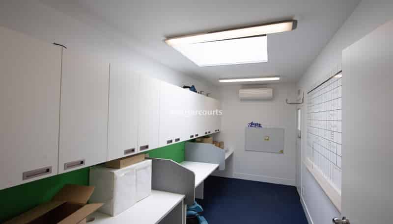 Office/130 Kitchener Road, Milford