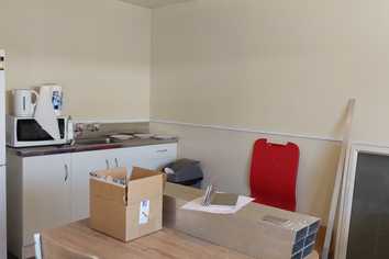 Ultimate Tradie Unit - Vacant Possession