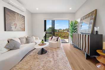 24 Johns Creek Crescent, Silverdale