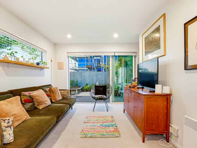 1/160 Hills Road, Edgeware