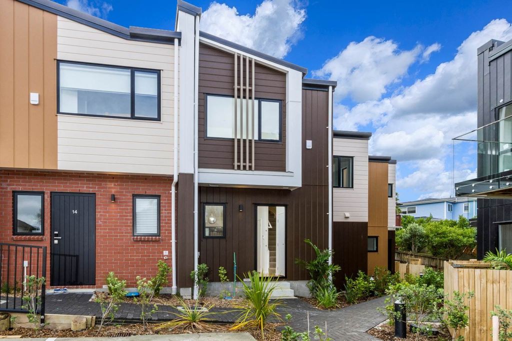 15 /26 Springvale Drive, Fairview Heights 1