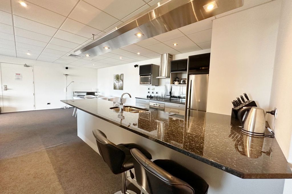 SUMNER - TWO BEDROOM APARTMENT, CENTRAL LOCATION 2