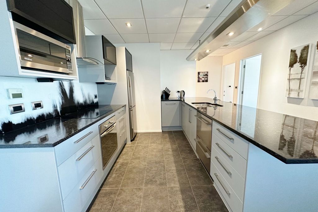 SUMNER - TWO BEDROOM APARTMENT, CENTRAL LOCATION 1