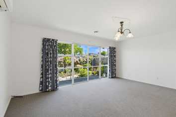 2/260 Cameron Street, Ashburton
