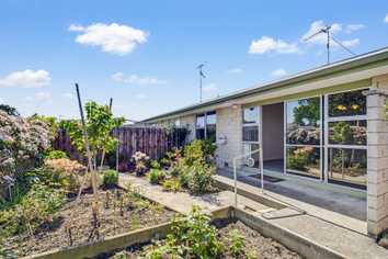 2/260 Cameron Street, Ashburton
