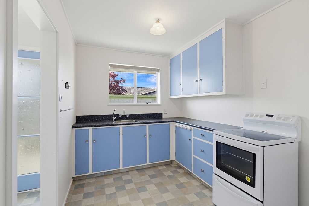 Affordable living close to town 5