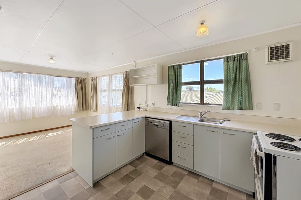 WHANGANUI EAST - 4 BEDROOMS 4