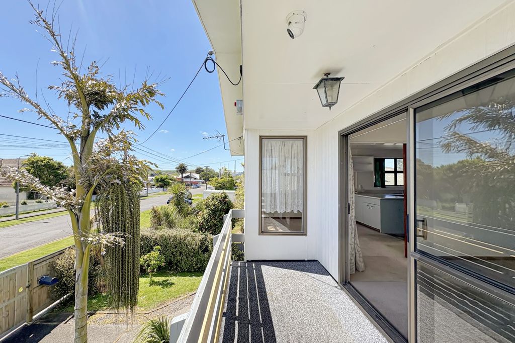 WHANGANUI EAST - 4 BEDROOMS 2