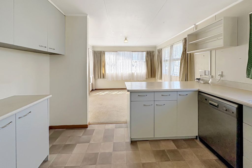 WHANGANUI EAST - 4 BEDROOMS 5