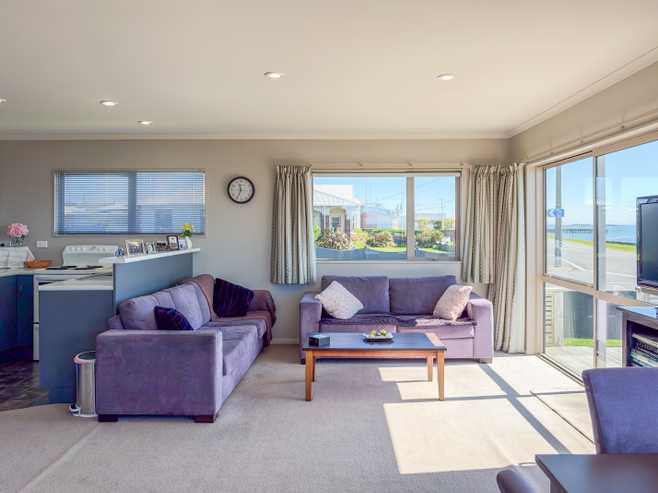 2 Burrows Street, Bluff