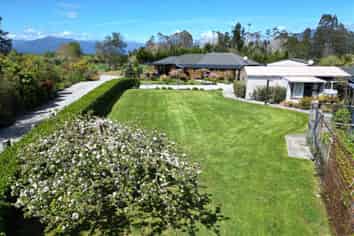  1907 Arnold Valley Road, Moana