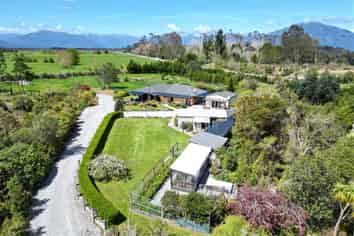  1907 Arnold Valley Road, Moana