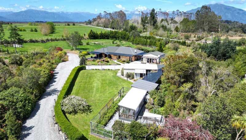  1907 Arnold Valley Road, Moana