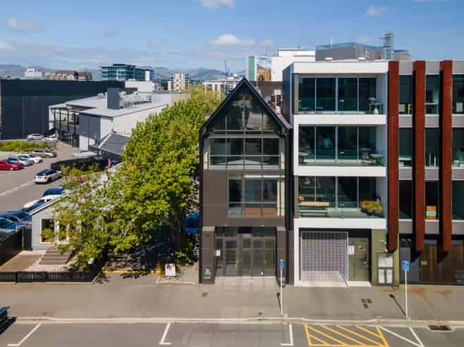 High-Profile Versatile Retail/Modern Office Space