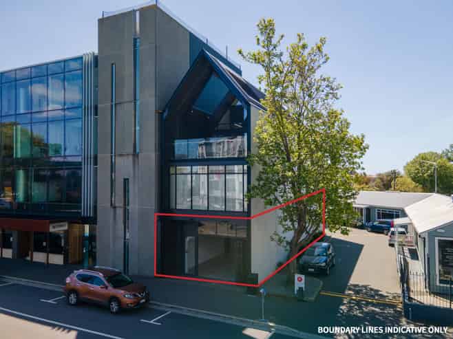 High-Profile Versatile Retail/Modern Office Space