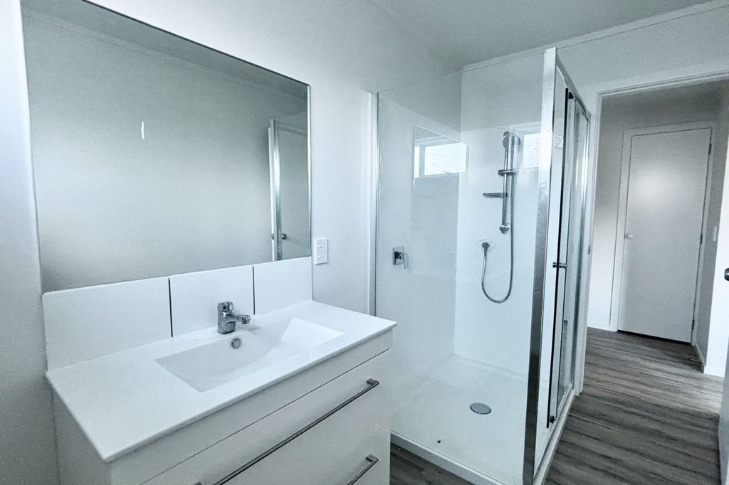 2 Bedroom living in Melling 5