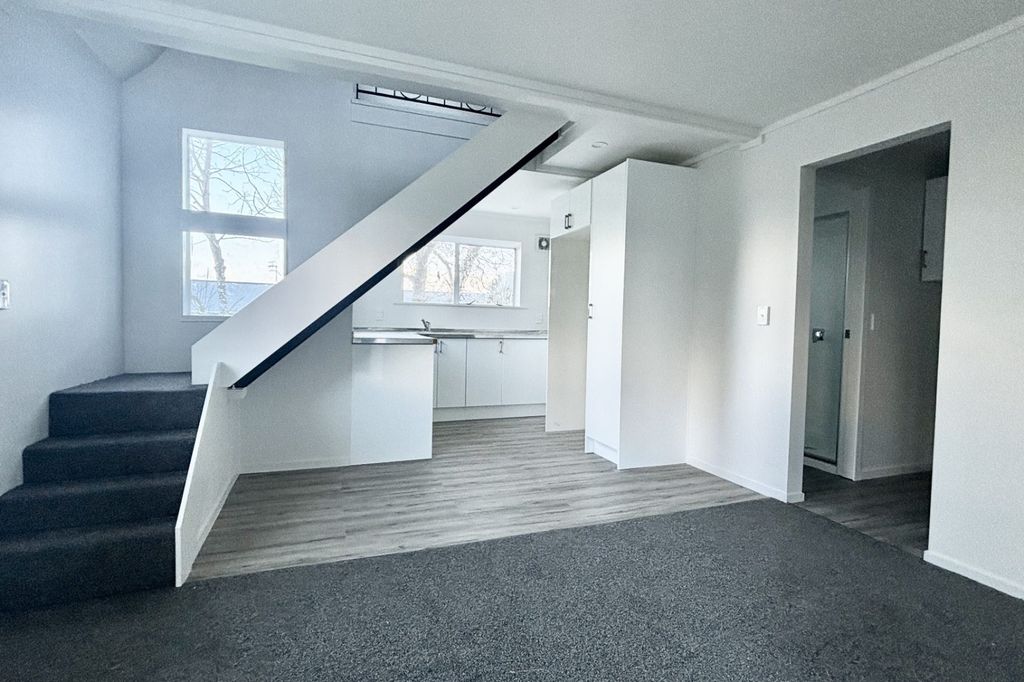 2 Bedroom living in Melling 2