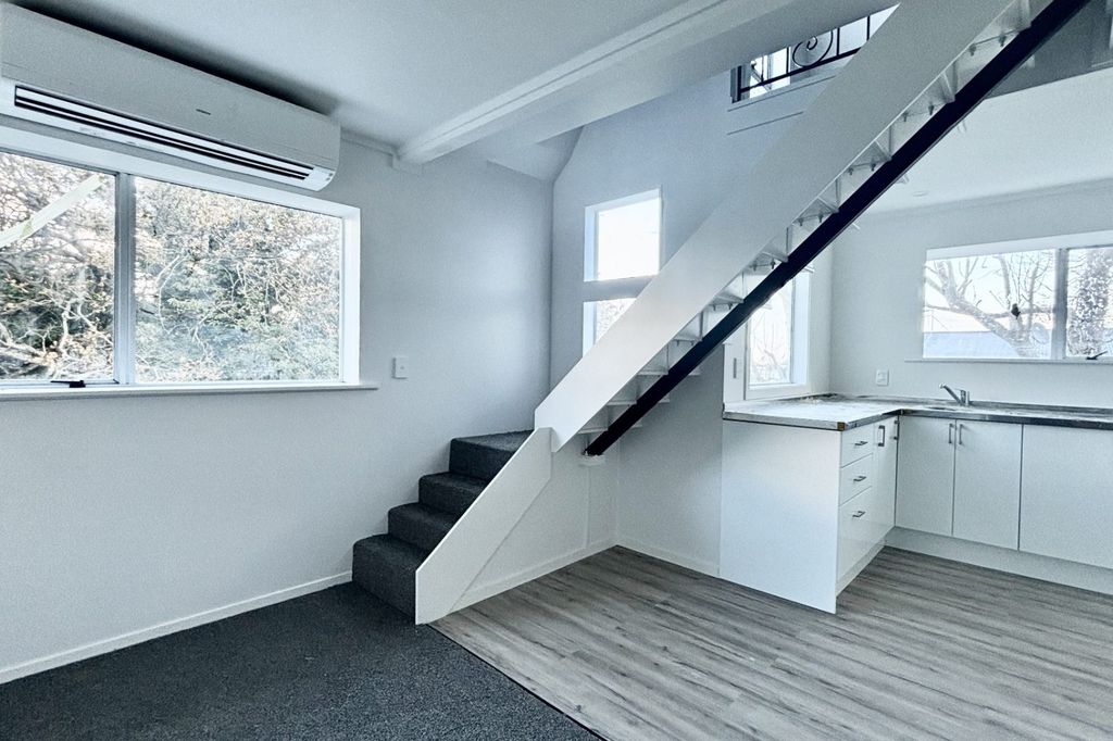 2 Bedroom living in Melling 1
