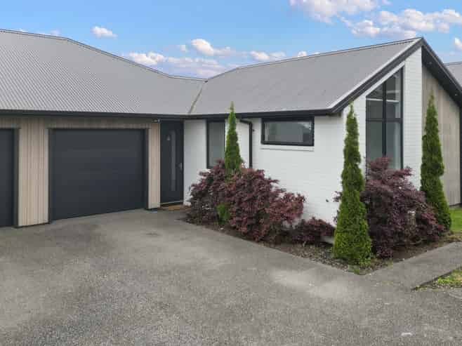 73B Houchens Road, Glenview