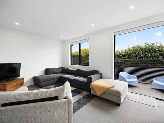 73B Houchens Road, Glenview