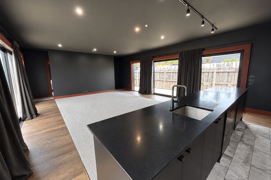 Beautifully presented low maintenance home 2