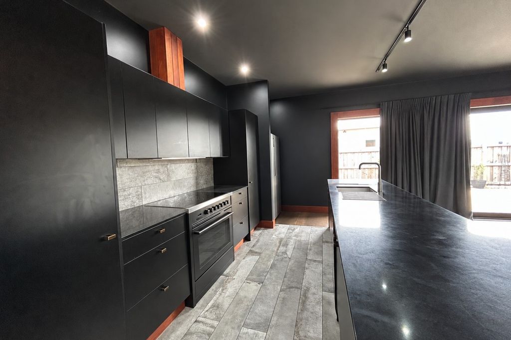 Beautifully presented low maintenance home 4