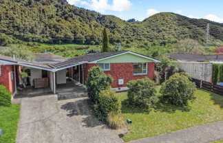 1A Fremont Grove, Totara Park