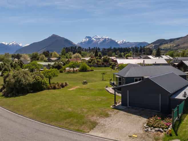 12 Invincible Drive, Glenorchy