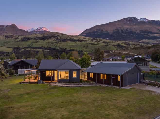 12 Invincible Drive, Glenorchy