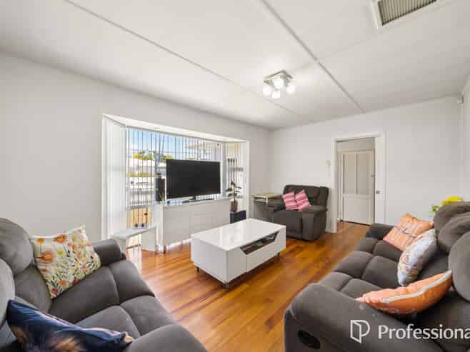17 Kenmore Street, Newlands