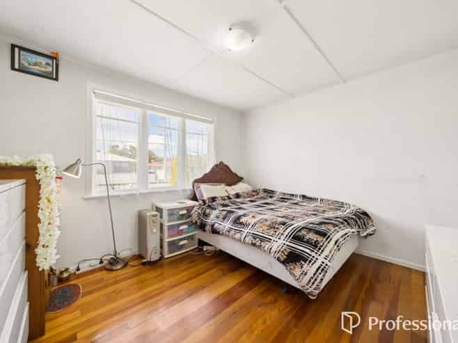 17 Kenmore Street, Newlands
