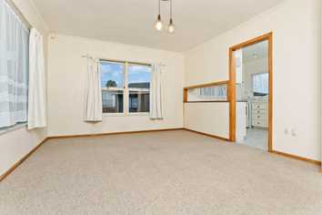 4/12 Raines Avenue, Forrest Hill