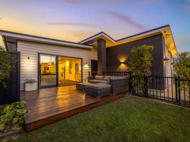 10 Pateke Drive, Porirua