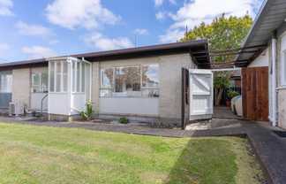 2/14 Edwards Avenue, Henderson