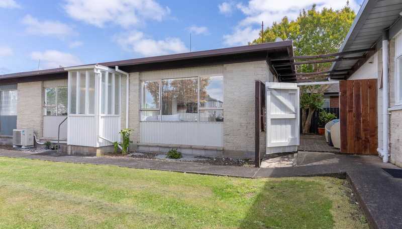 2/14 Edwards Avenue, Henderson