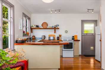 144 Hill Road, Belmont