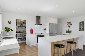 2 Gemstone Place, Rolleston