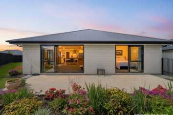 2 Gemstone Place, Rolleston