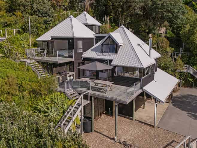 5 Florence Place, Hahei