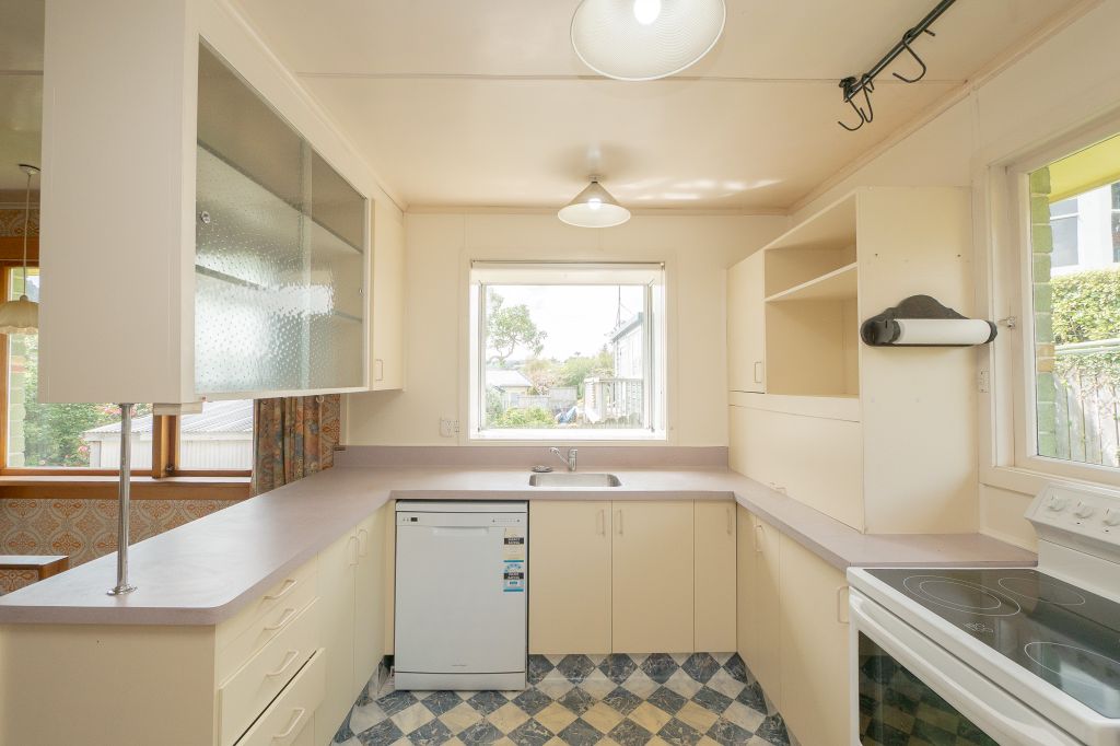 Sunny three bedroom home 4