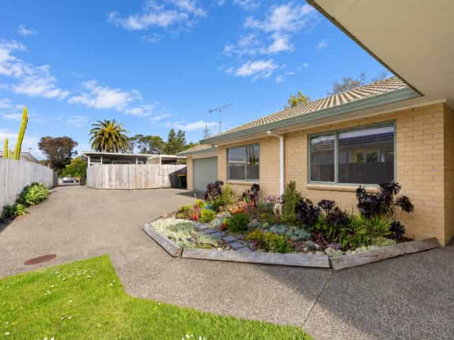 2/155  Portage Road, New Lynn