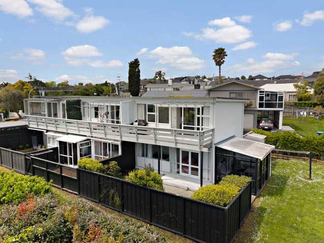 4/8 Harvey Place, Saint Heliers