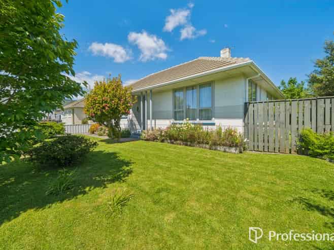 6 Hewer Crescent, Naenae